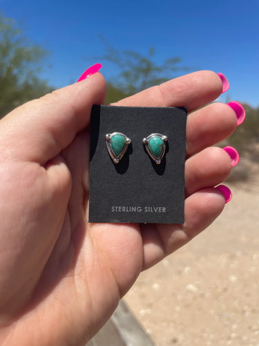 BEAUTIFUL NAVAJO KINGMAN TURQUOISE AND STERLING SILVER STUDS